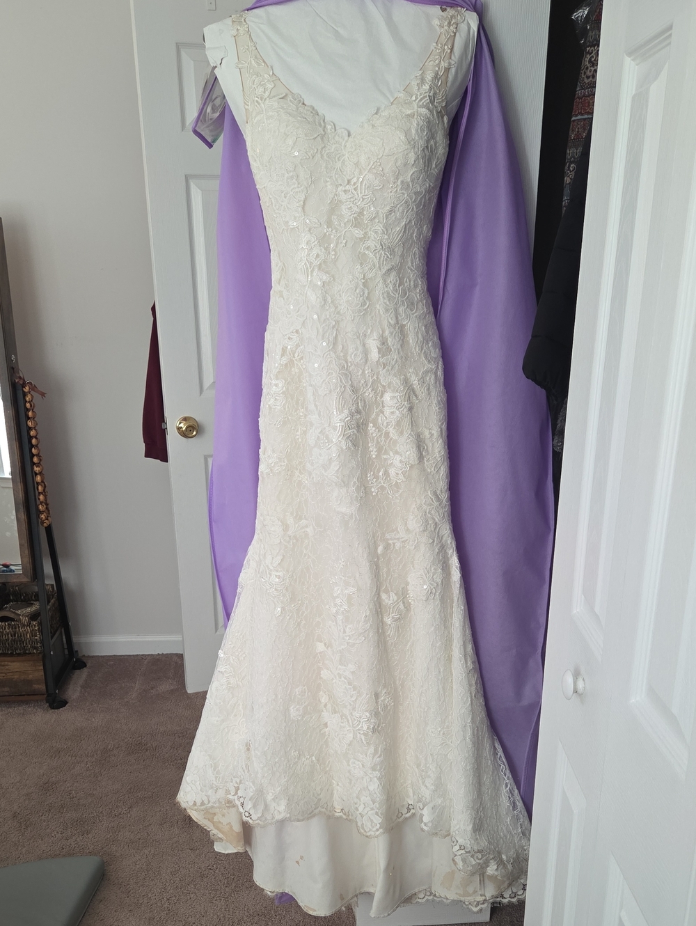Pronovias Ivory Lace V-Neck Wedding Gown - Needs Dry Cleaning